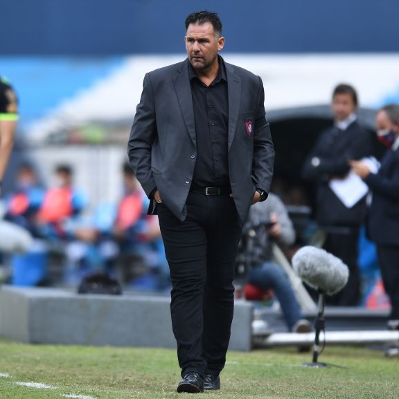 “Decidí dar un paso al costado”