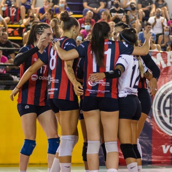 LAS MANOS DE TODAS LAS CUERVAS ARRIBA