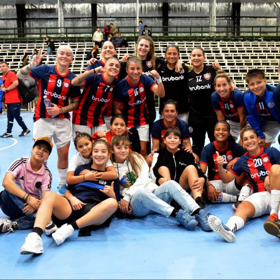  Goleada y a la punta