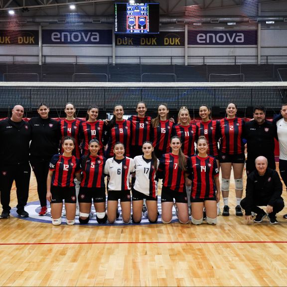 Un grito y un tropiezo 